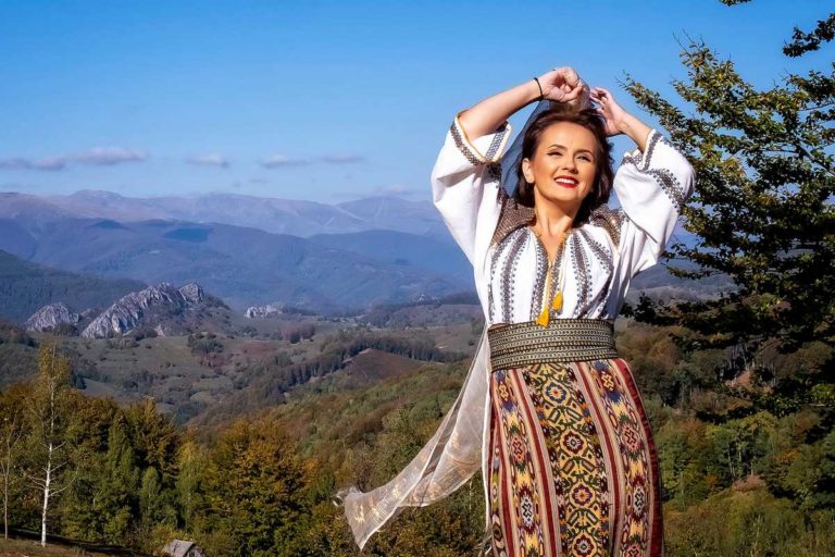 Alina Lăcătușu: „Dragostea a însemnat mult în viața mea”